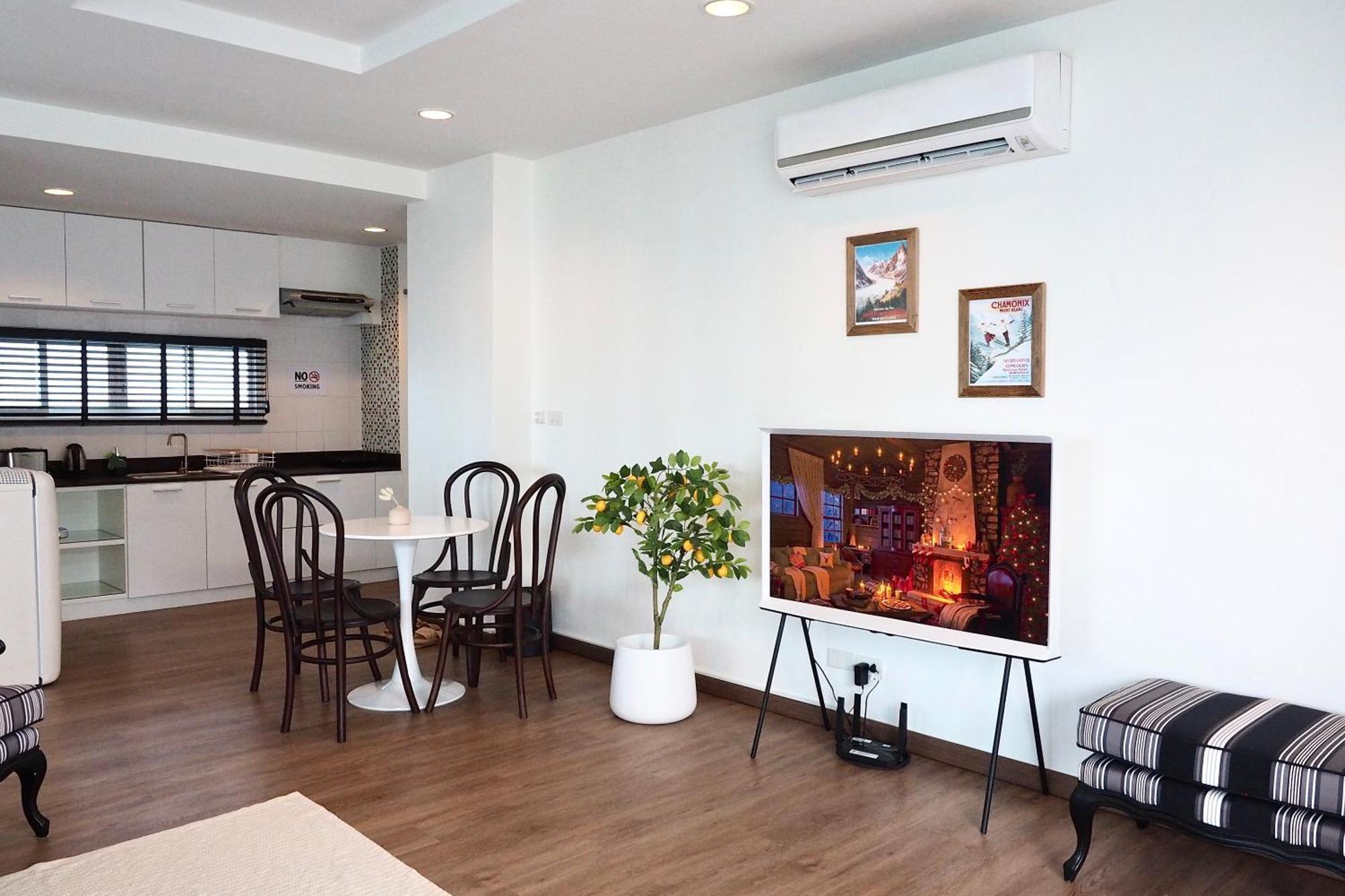 The Beach Bangsaen By Thanthita Next To Wonnapa Beach Free Disney Plus Exterior photo