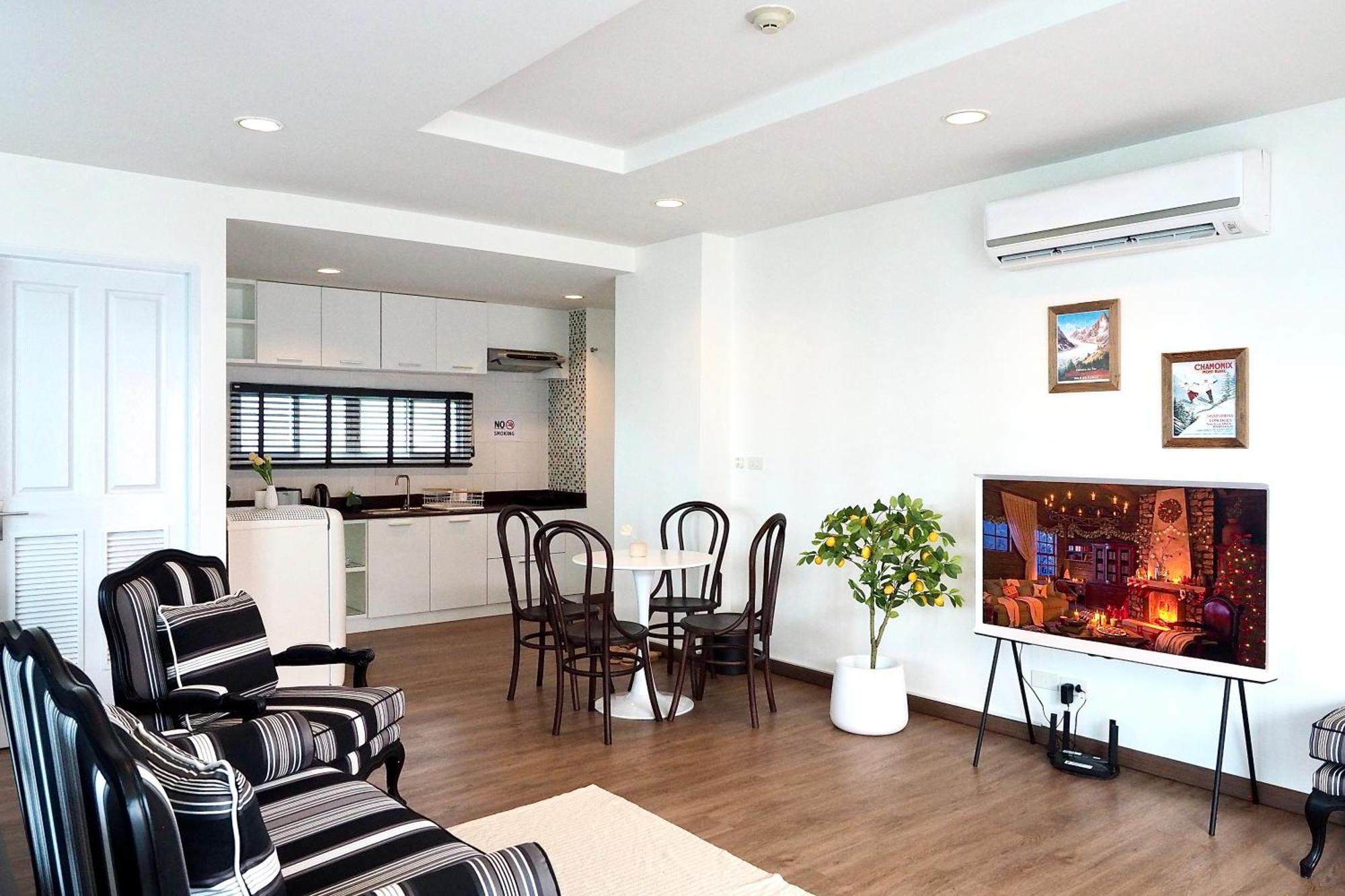 The Beach Bangsaen By Thanthita Next To Wonnapa Beach Free Disney Plus Exterior photo