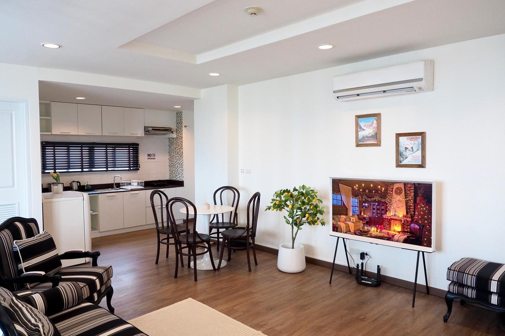 The Beach Bangsaen By Thanthita Next To Wonnapa Beach Free Disney Plus Exterior photo