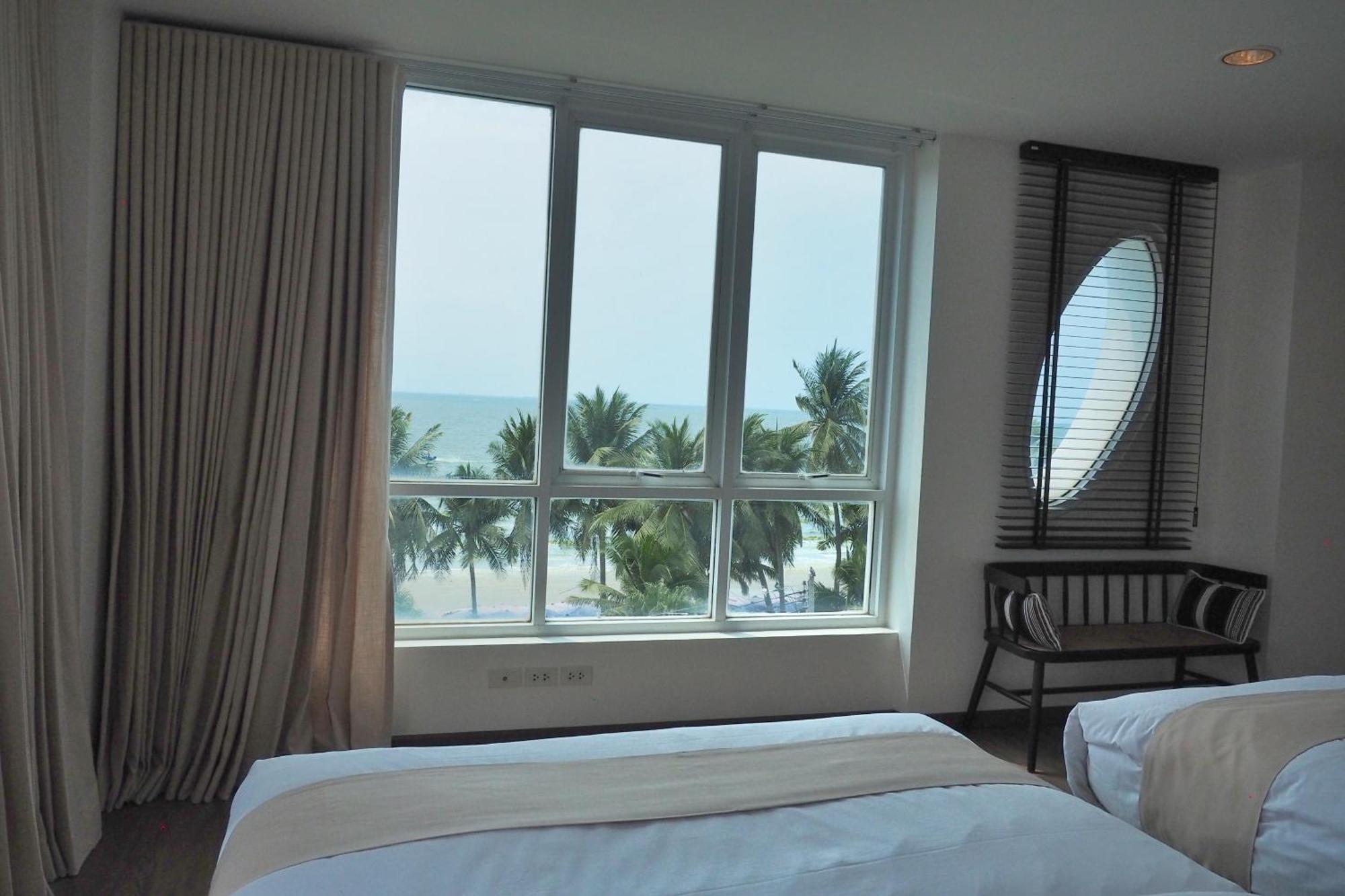 The Beach Bangsaen By Thanthita Next To Wonnapa Beach Free Disney Plus Exterior photo