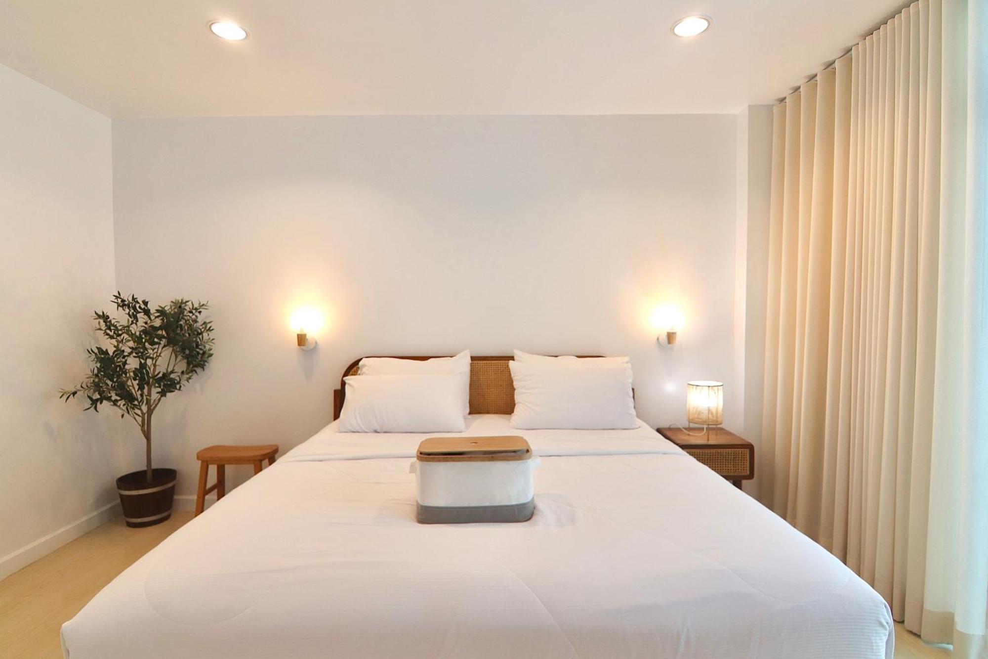 The Beach Bangsaen By Thanthita Next To Wonnapa Beach Free Disney Plus Exterior photo