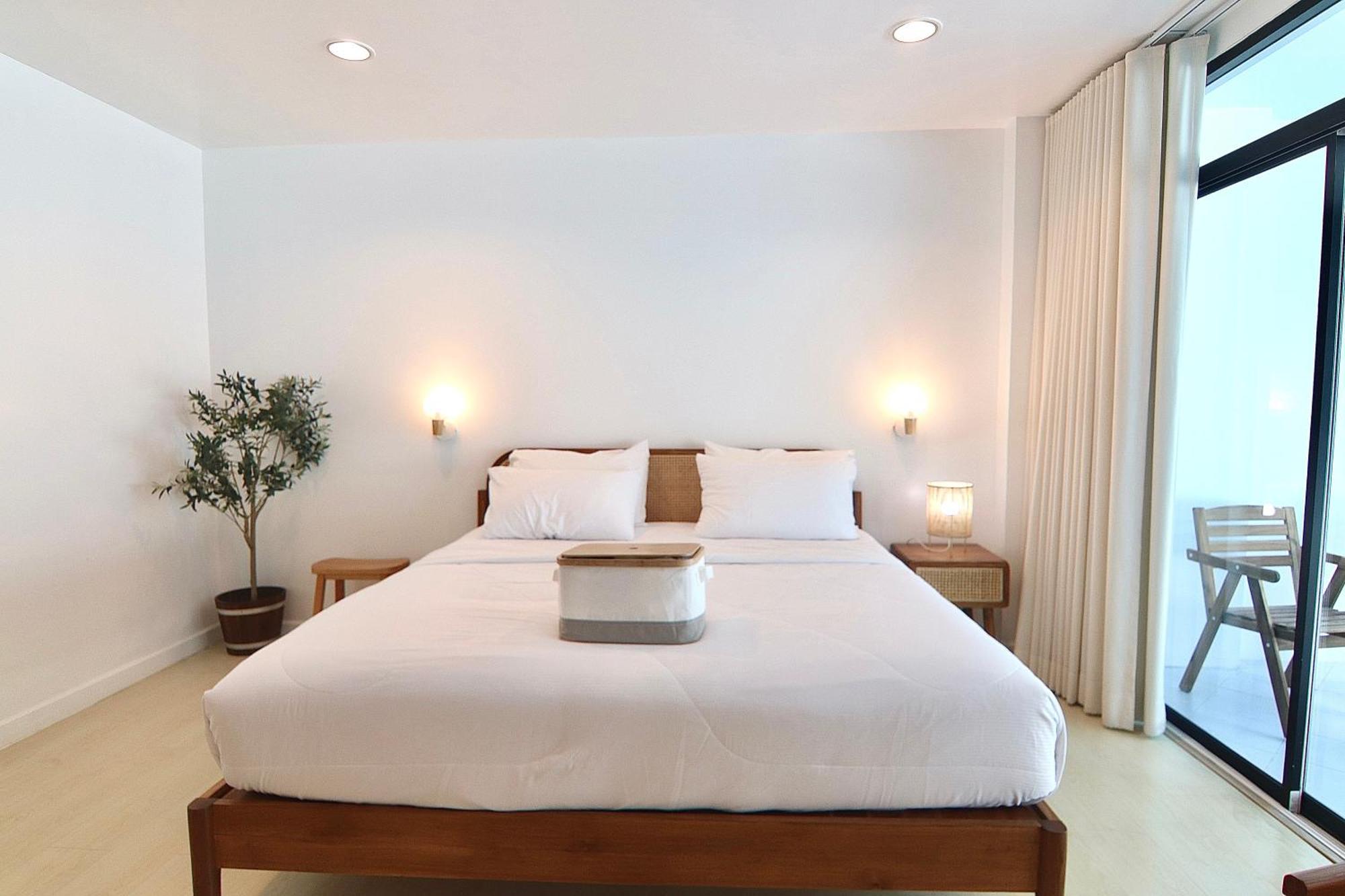 The Beach Bangsaen By Thanthita Next To Wonnapa Beach Free Disney Plus Exterior photo