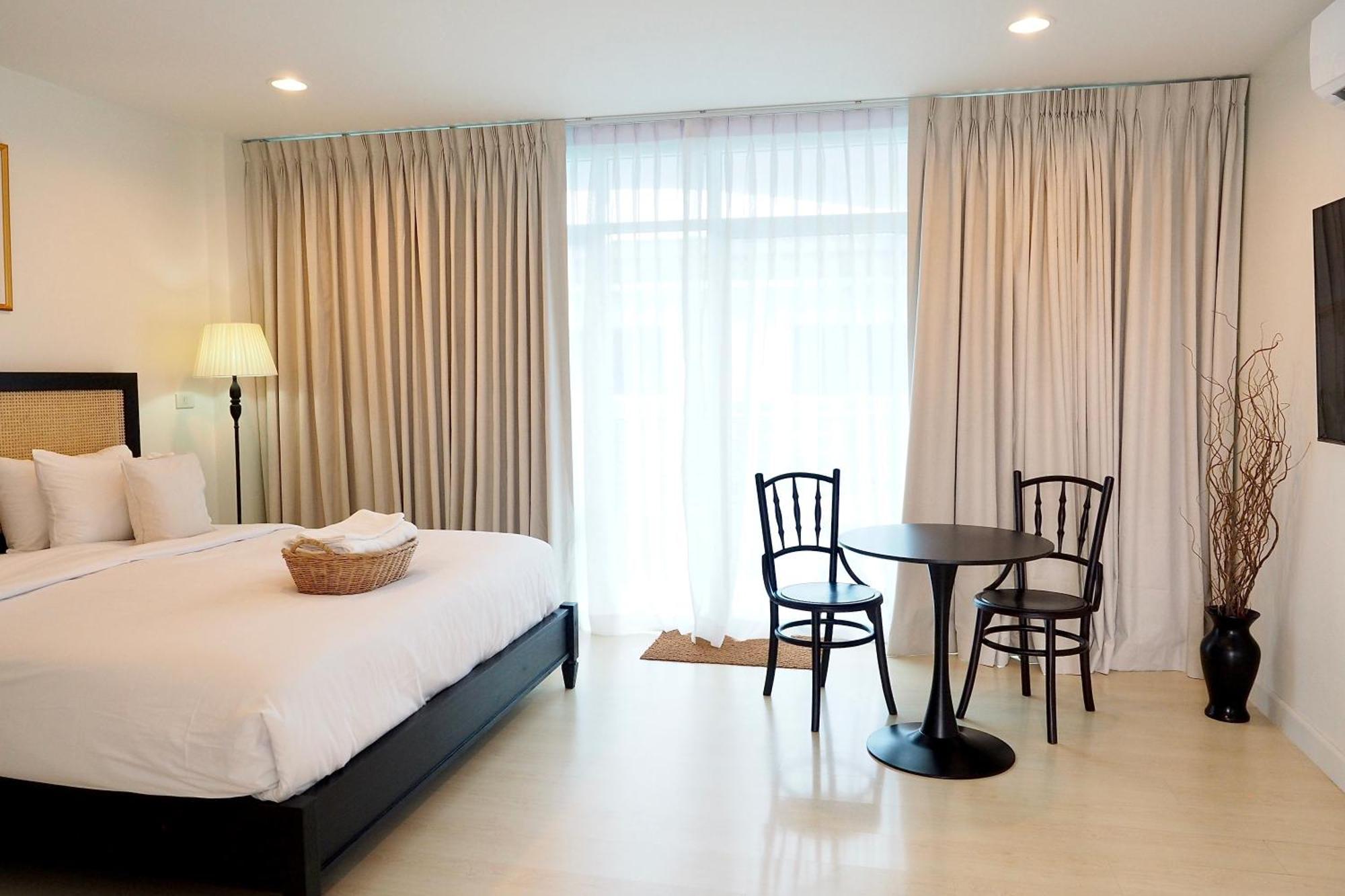 The Beach Bangsaen By Thanthita Next To Wonnapa Beach Free Disney Plus Exterior photo