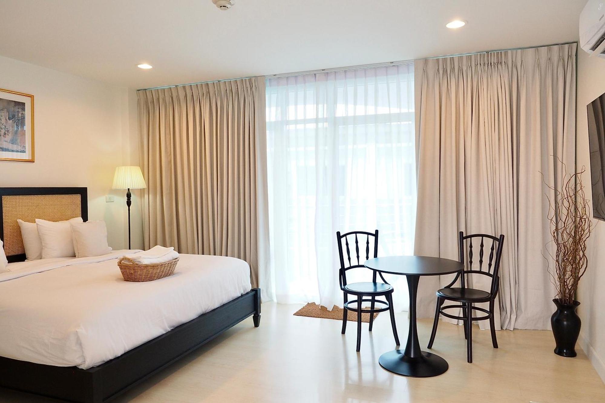 The Beach Bangsaen By Thanthita Next To Wonnapa Beach Free Disney Plus Exterior photo