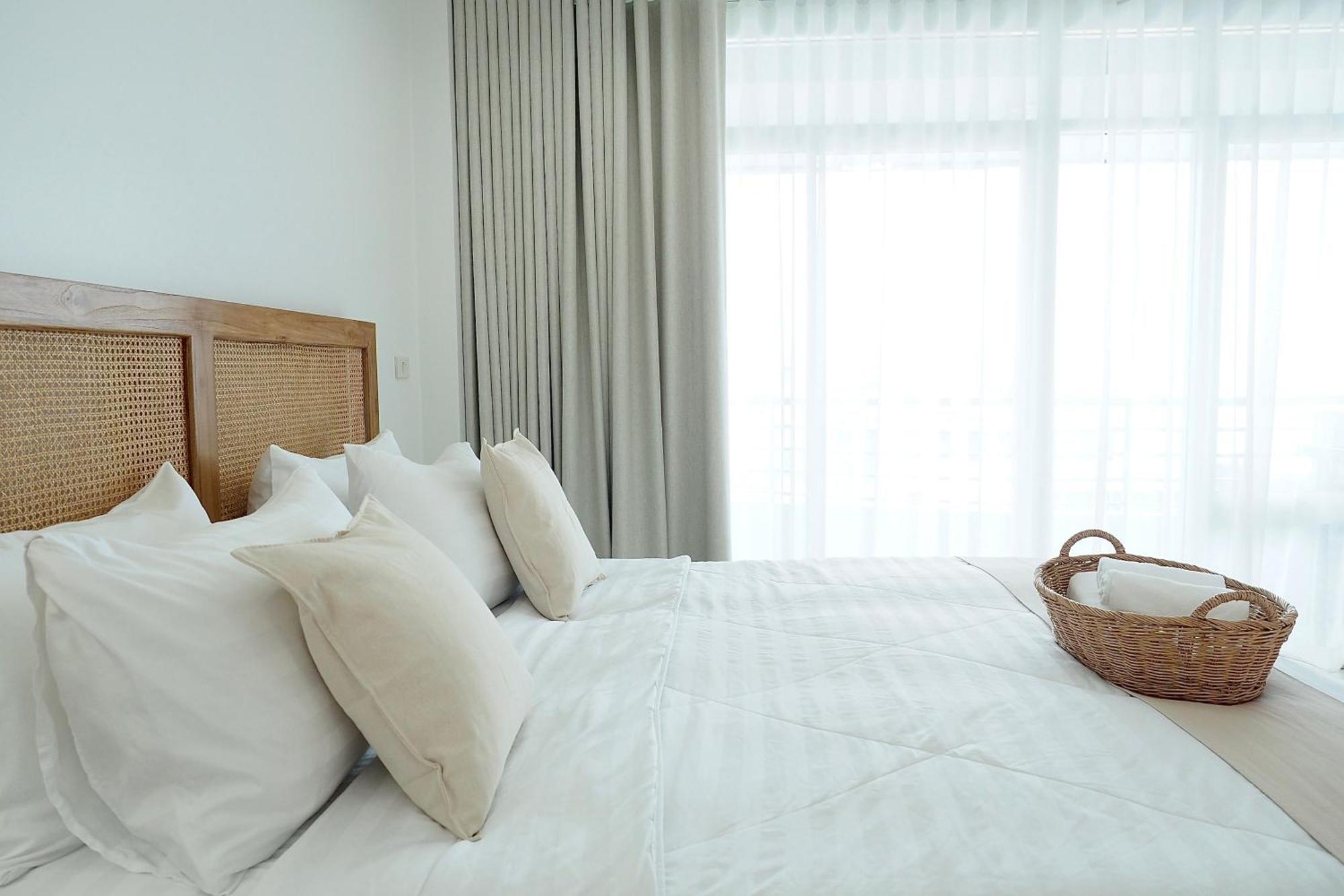 The Beach Bangsaen By Thanthita Next To Wonnapa Beach Free Disney Plus Exterior photo