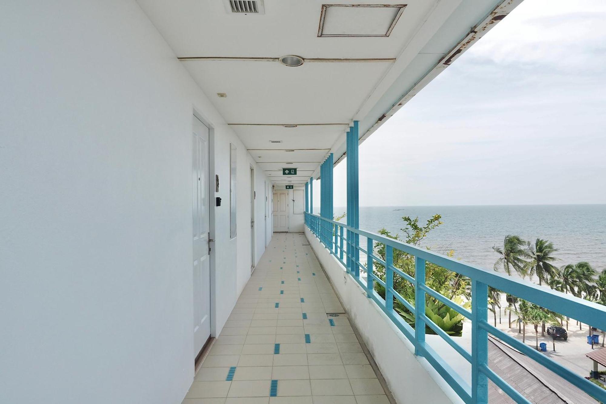 The Beach Bangsaen By Thanthita Next To Wonnapa Beach Free Disney Plus Exterior photo