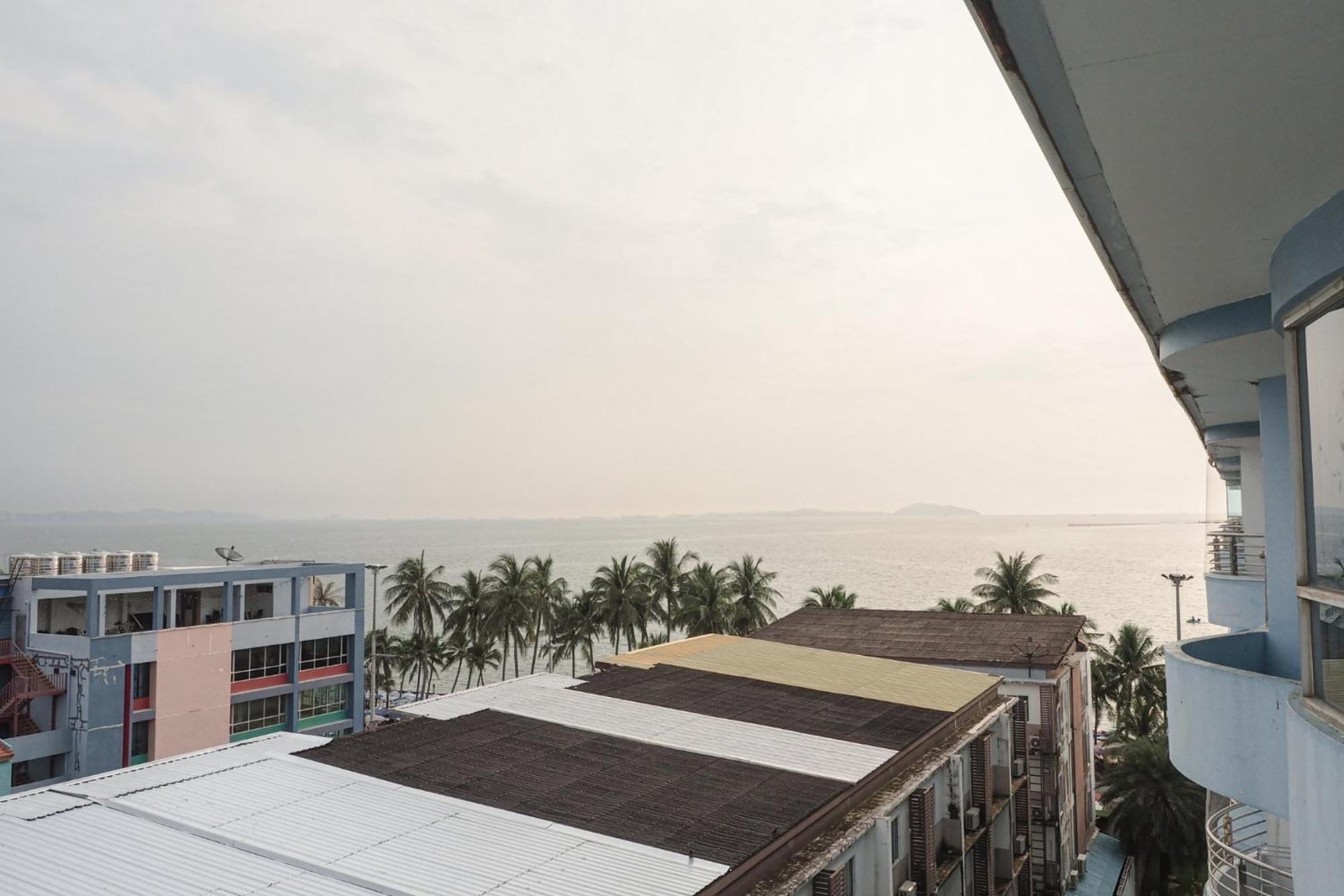 The Beach Bangsaen By Thanthita Next To Wonnapa Beach Free Disney Plus Exterior photo