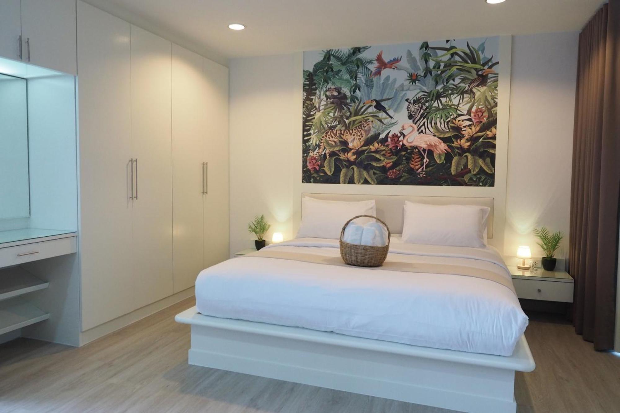 The Beach Bangsaen By Thanthita Next To Wonnapa Beach Free Disney Plus Exterior photo