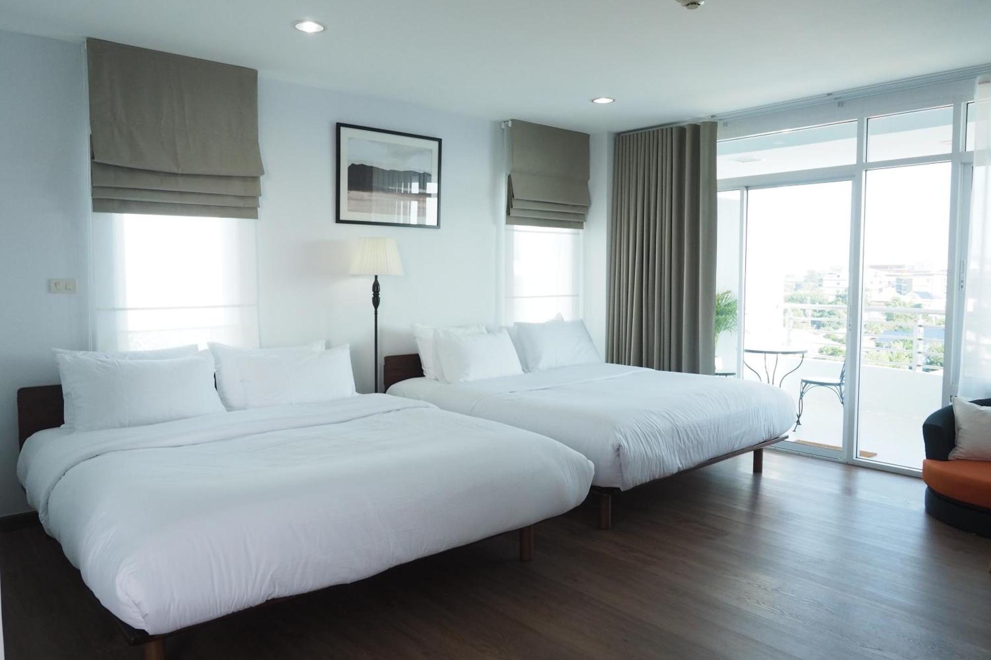 The Beach Bangsaen By Thanthita Next To Wonnapa Beach Free Disney Plus Exterior photo