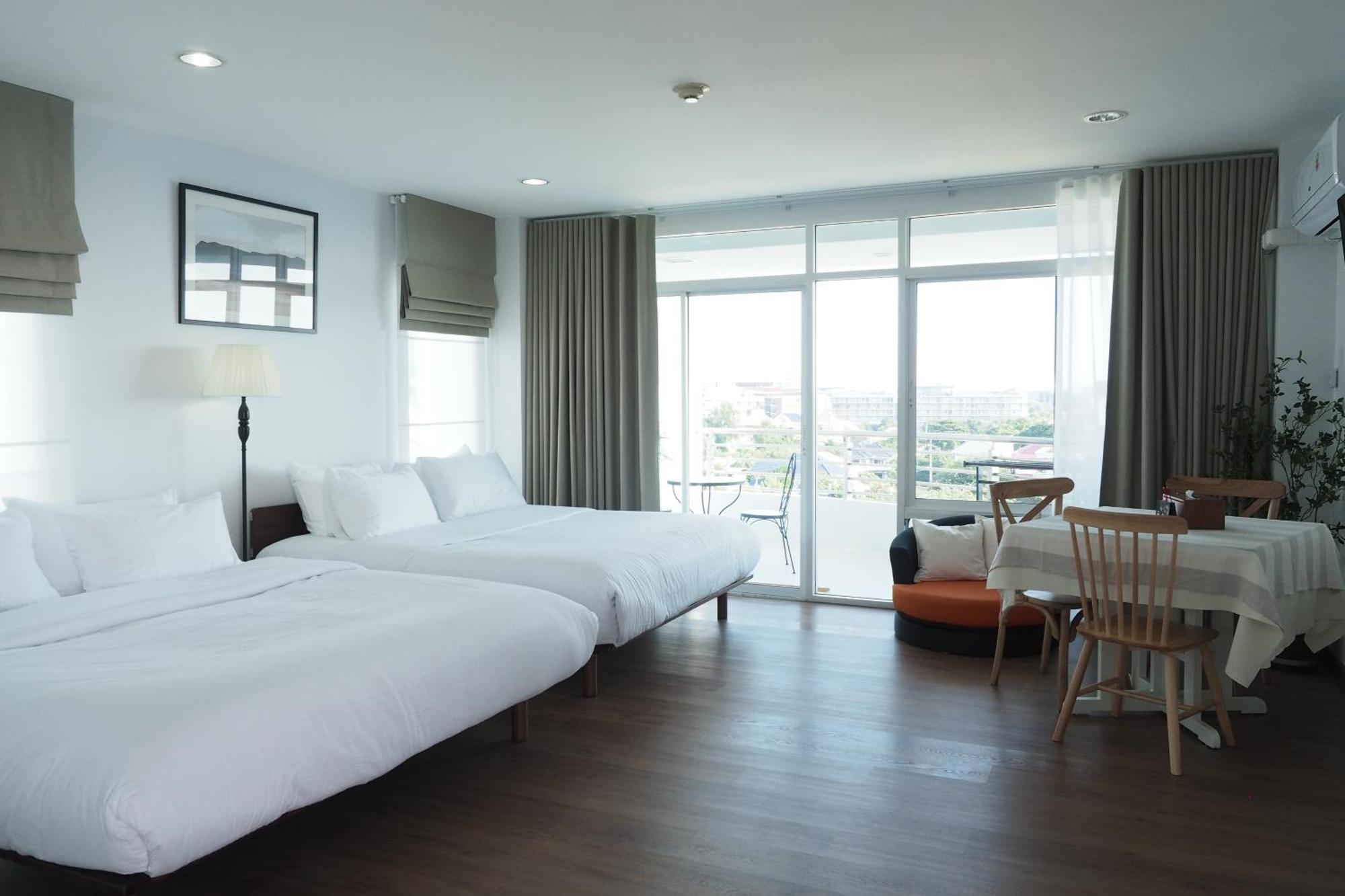 The Beach Bangsaen By Thanthita Next To Wonnapa Beach Free Disney Plus Exterior photo